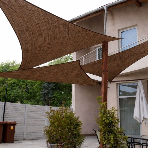 Sjenilo za sunce - za terasu, trikotne oblike 5x5x7m u boju kave- iz HDPE materiala