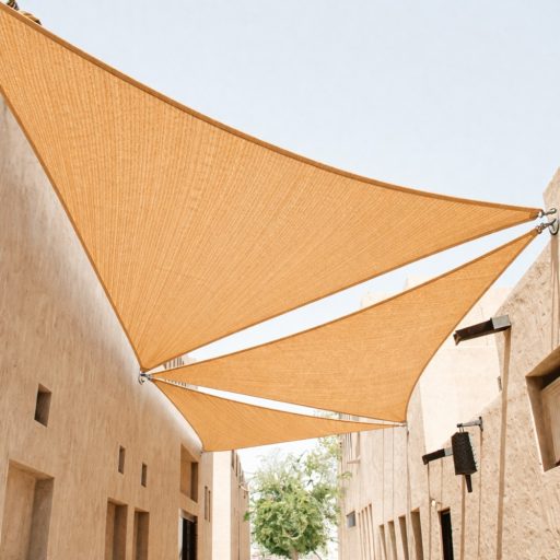 Sjenilo za sunce - za terasu, trikotne oblike 5x5x5m u boju zlatnog pijeska- iz HDPE materiala