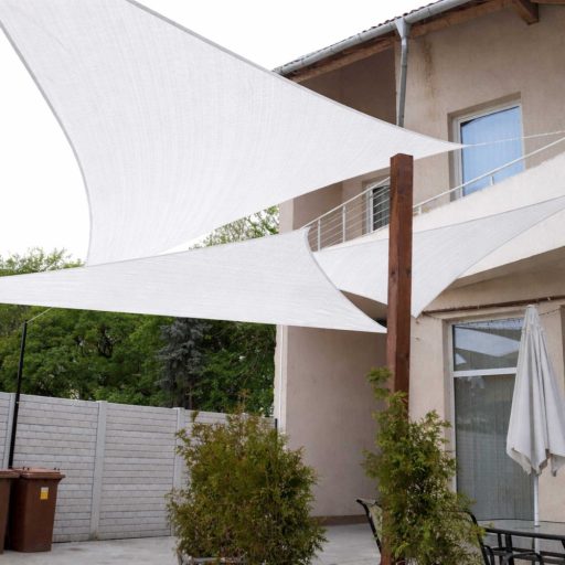 Sjenilo za sunce - za terasu, trikotne oblike 5x5x7m bijele boje- iz HDPE materiala